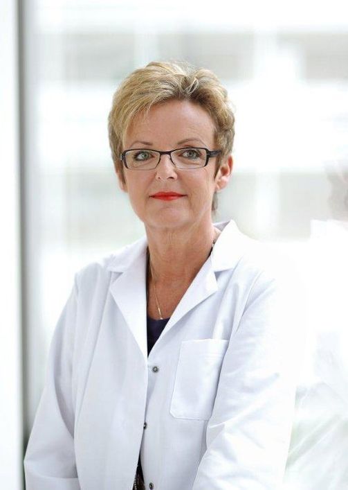 DR. KARIN RIEDERER